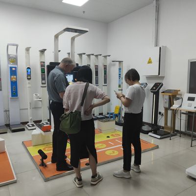 Bequeme medizinische Gesundheitsuntersuchungsmaschine mit ≤ 300 kg Gewicht und Touchscreen