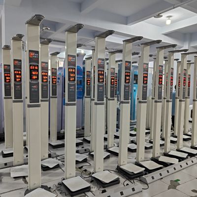 Medizinisches Zentrum Weiße Ultraschallgrößen- und Gewichtsskala mit mehrsprachiger Anzeige