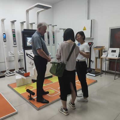 Bequeme medizinische Gesundheitsuntersuchungsmaschine mit ≤ 300 kg Gewicht und Touchscreen