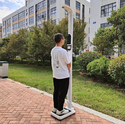 Medizinische Skala mit Höhenmessbereich von 0-200 cm und optionale Körperfettanalyse