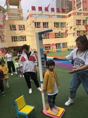 ODM-Anpassung Kinder Automatische Gewichts- und Sitzhöhenwaage für Kinder 50-150cm