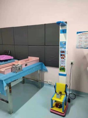 Erweiterte Kinderstuhlskala zur genauen Überwachung von Körpergröße und Gewicht in Krankenhäusern