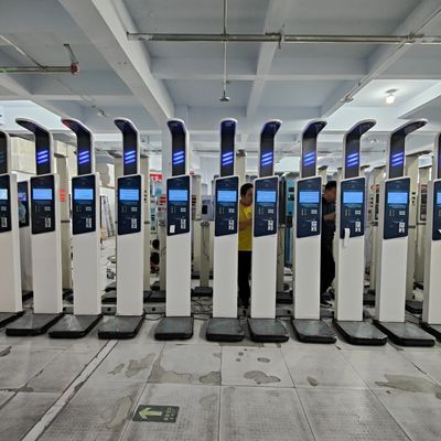 Münzbetriebene digitale Körpergewichtsskala mit Höhenmessung und Stahlkonstruktion