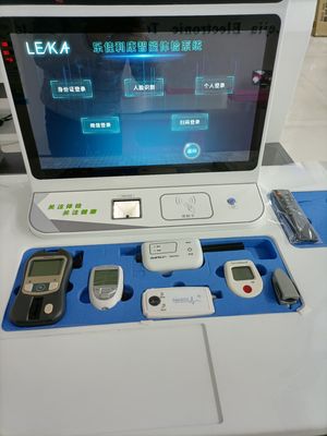 HD-LCD-Bildschirm Telemedizin-Kiosk für die gesamte Körpergesundheit und Blutdrucküberwachung
